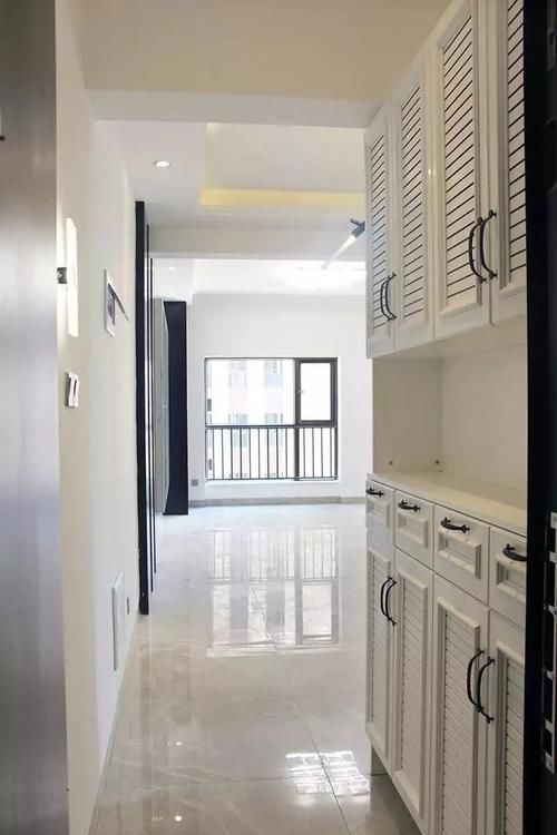 电视墙|花30万装修,进门我就蒙了,“黑白搭配”很大气,电视墙最好了