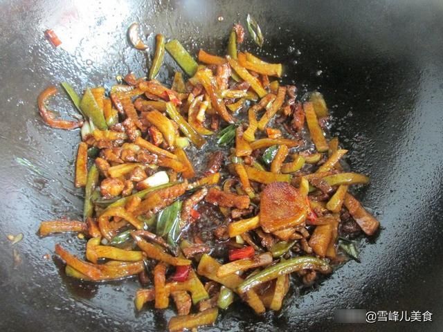 初冬季节遇到这菜买10斤,处理一下储存过冬慢慢吃,炒炒真香啊