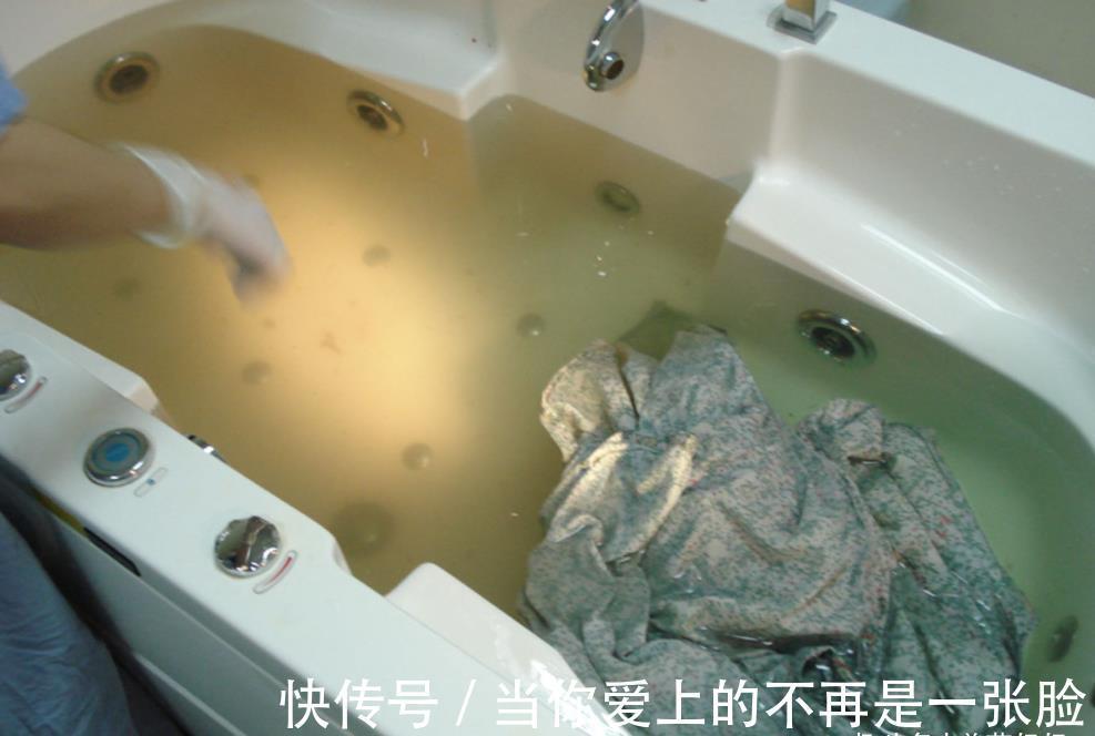 ell水下分娩价格不菲,为什么孕妇还很向往,不怕孩子呛到吗?