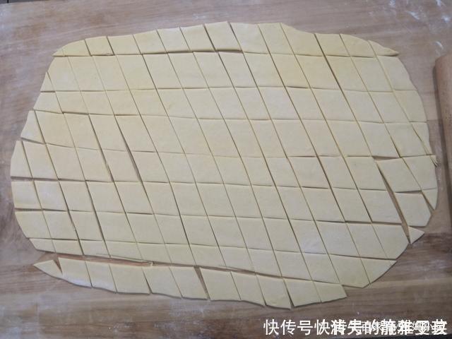 早餐这样做,有菜有蛋有主食,营养多味道香,一上午都不饿