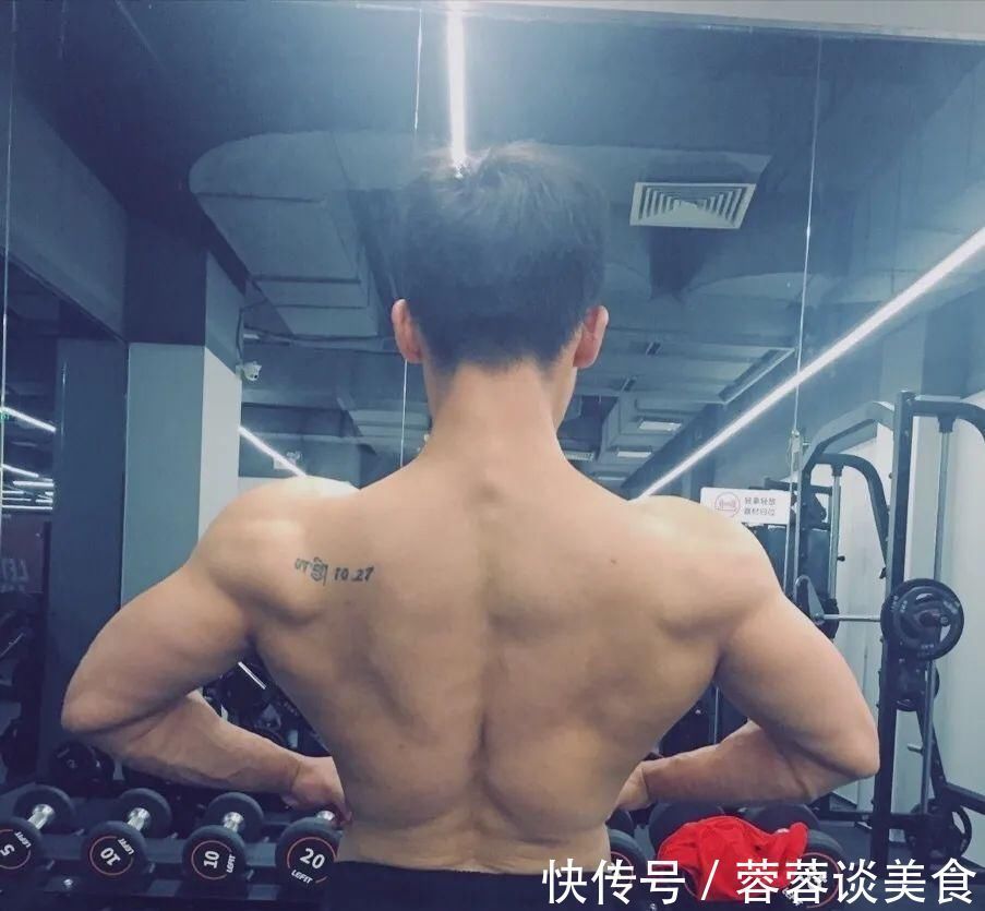 髋关节|型男医生的鲨鱼线六块腹肌引发舔屏，网友看后直呼我可以