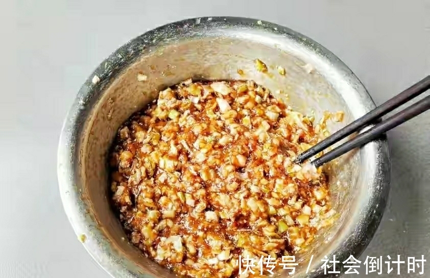 解馋|入秋后,遇到此菜别手软,维C是苹果的7倍,隔三差五吃一点特解馋