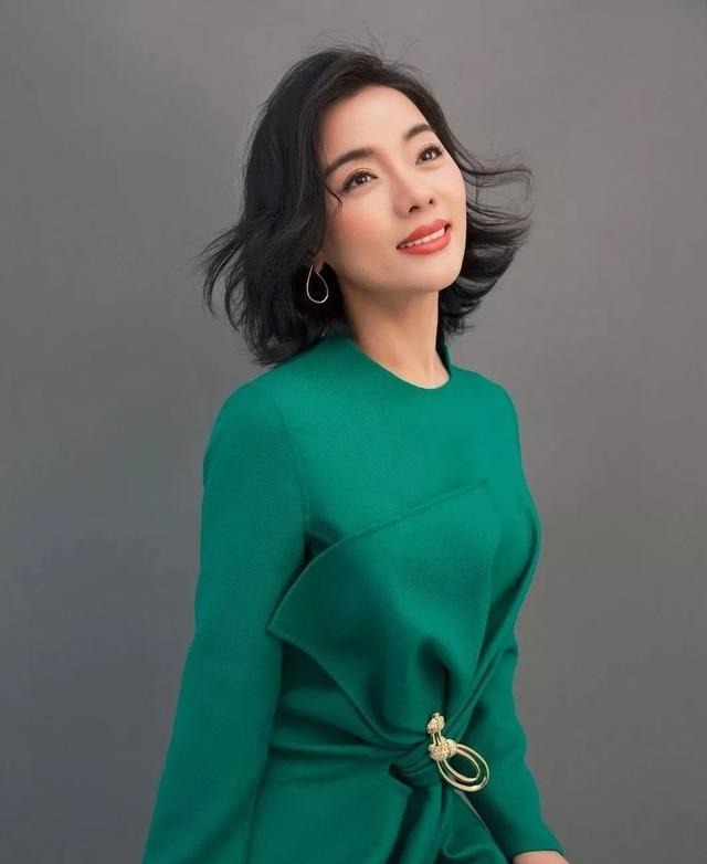 登上春晚|最美女歌唱家陈思思,由甜妹子,历炼为女汉子的人生