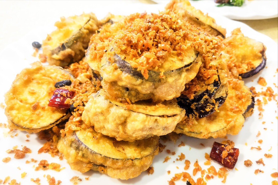 炸茄盒,不要用水调面糊,教你一招,金黄诱人,又酥又脆很入味