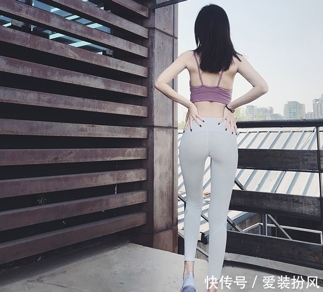 柔美|温文尔雅的紧身打底裤美女,柔美的身材,让人心动不已!