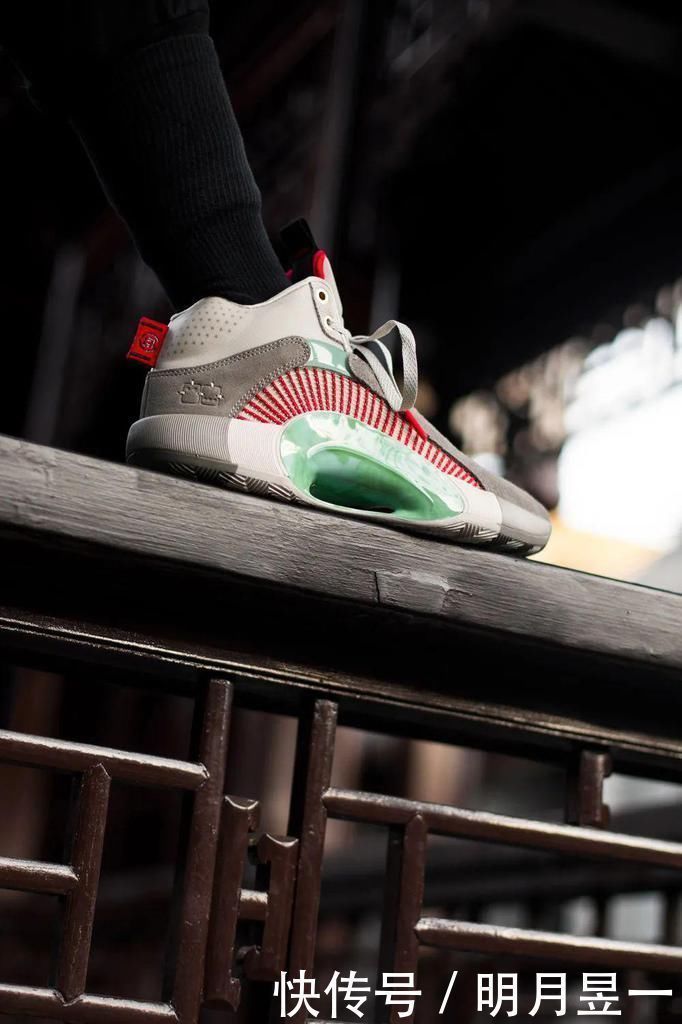 air 永远滴神!兵马俑 AJ 套装上脚太帅了!冠希刚晒出隐藏玩法!