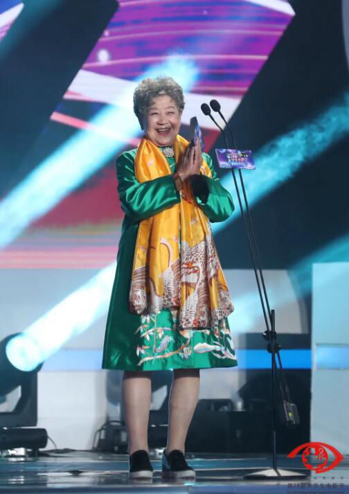 青春|大影節燃情“青春之夜” 徐帆劉浩存淚灑舞臺