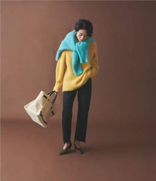 时髦|比黑白灰惊艳、比大地色时髦,最美的“疗愈色”穿搭,一眼就喜欢
