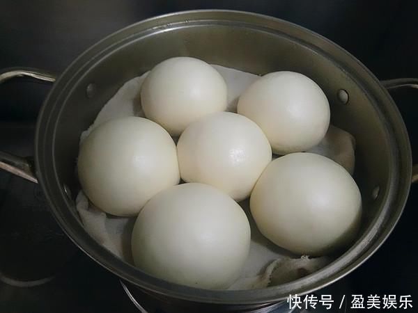 面团|蒸馒头,直接放酵母大错特错,告诉你正确做法,馒头又香又软