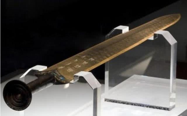 青铜器|秦始皇陵开挖,将军像压着一把剑搬开雕像,瞬间弹直,剑现在在哪