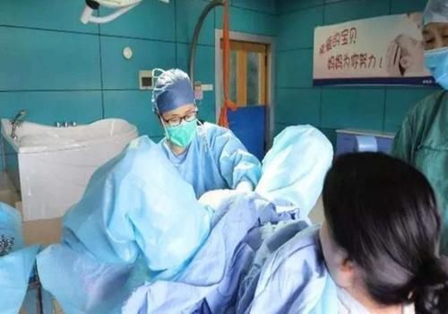 尴尬|生孩子的尴尬瞬间,这事大部分产妇都无法接受,太尴尬了