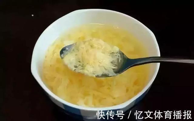 香油|长期吃“开水冲鸡蛋”滴香油,对身体有好处吗?医生揭晓真相