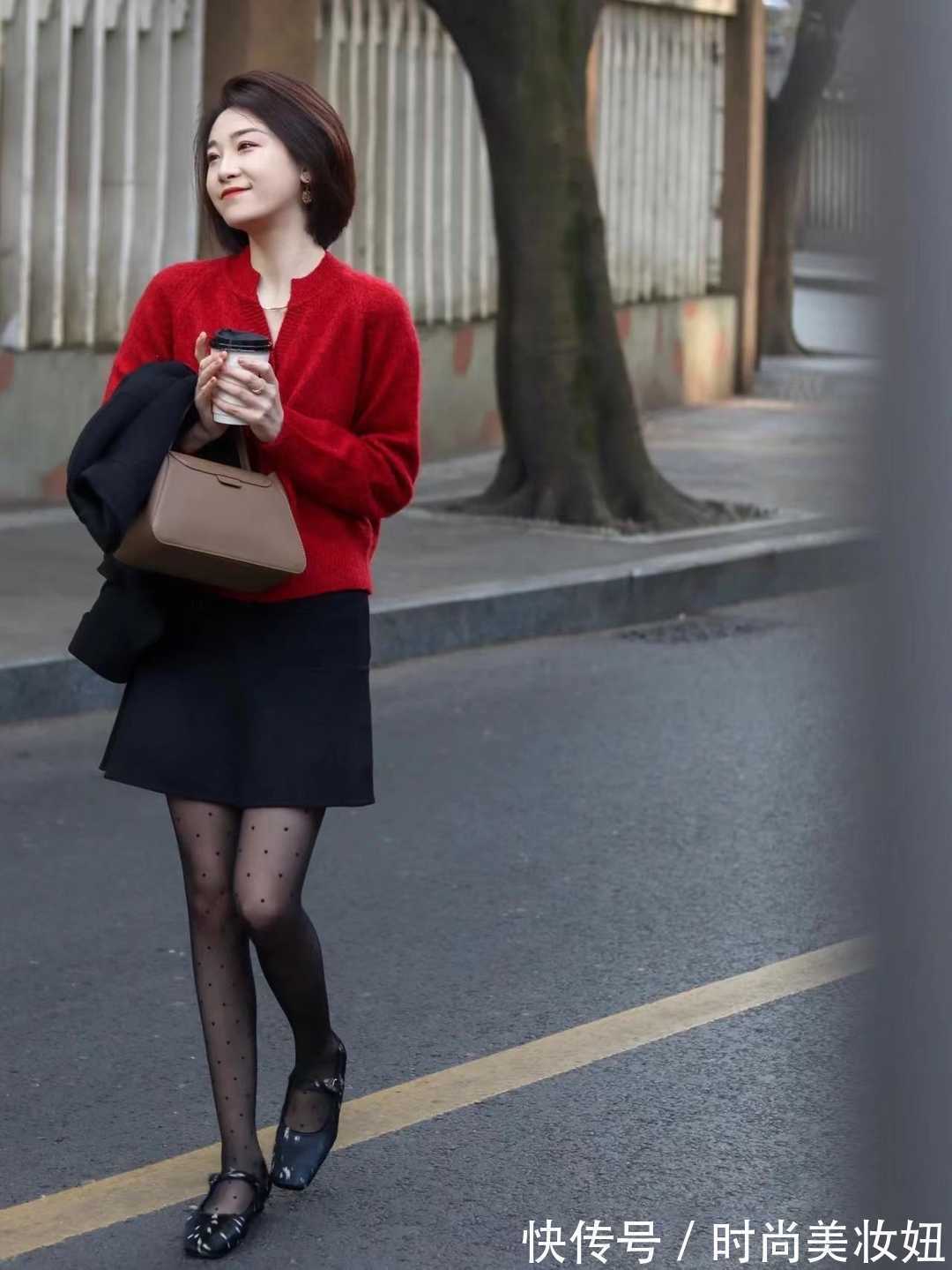 运动裤|这才是“新年”该有的穿搭,红红火火又洋气,照穿美成了焦点