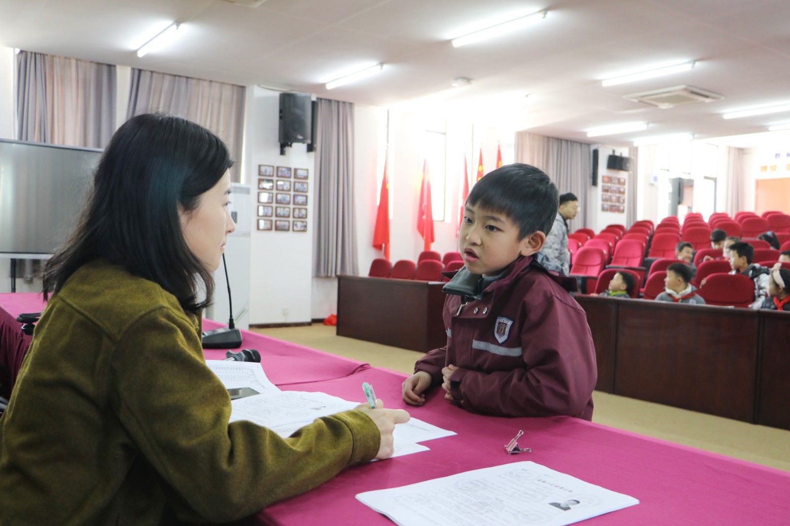 孩子们|冬日里的灿烂阳光！良渚杭行路小学蓝媒小记者海选温暖来袭