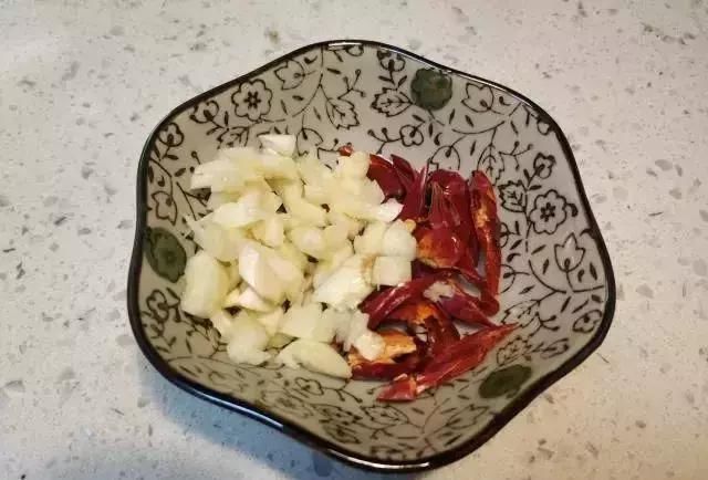 木耳和它是绝配,成本不到5块钱,吃一次相当于给肠道做个大扫除