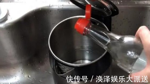 白醋倒在手心搓一搓,好多人不懂有啥用看完赶紧告诉身边人