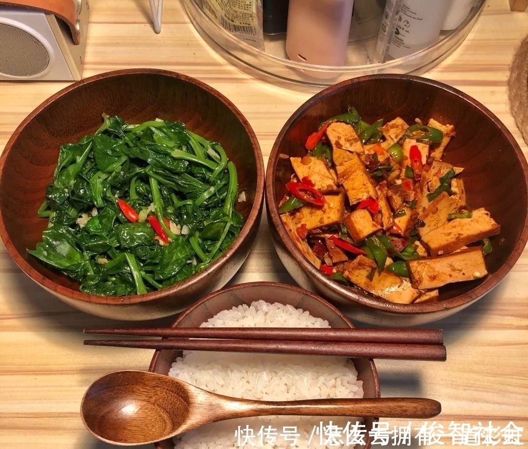 西红柿|30岁女人的精致晚餐，每顿不超10块钱，网友：太会过日子了