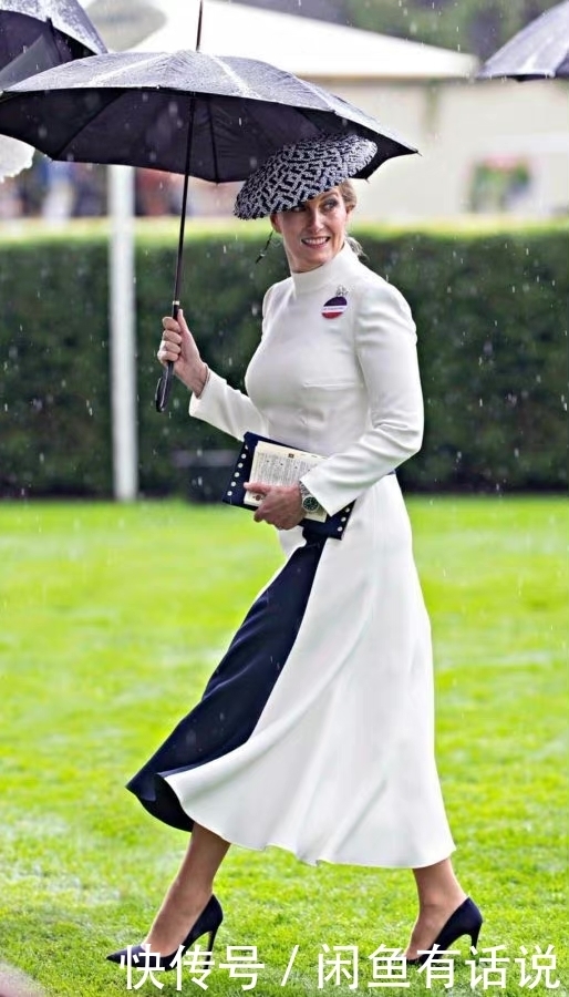 用力过猛|英国皇室马会:上流贵妇们盛装亮相,还是简约大气的穿搭最显贵气