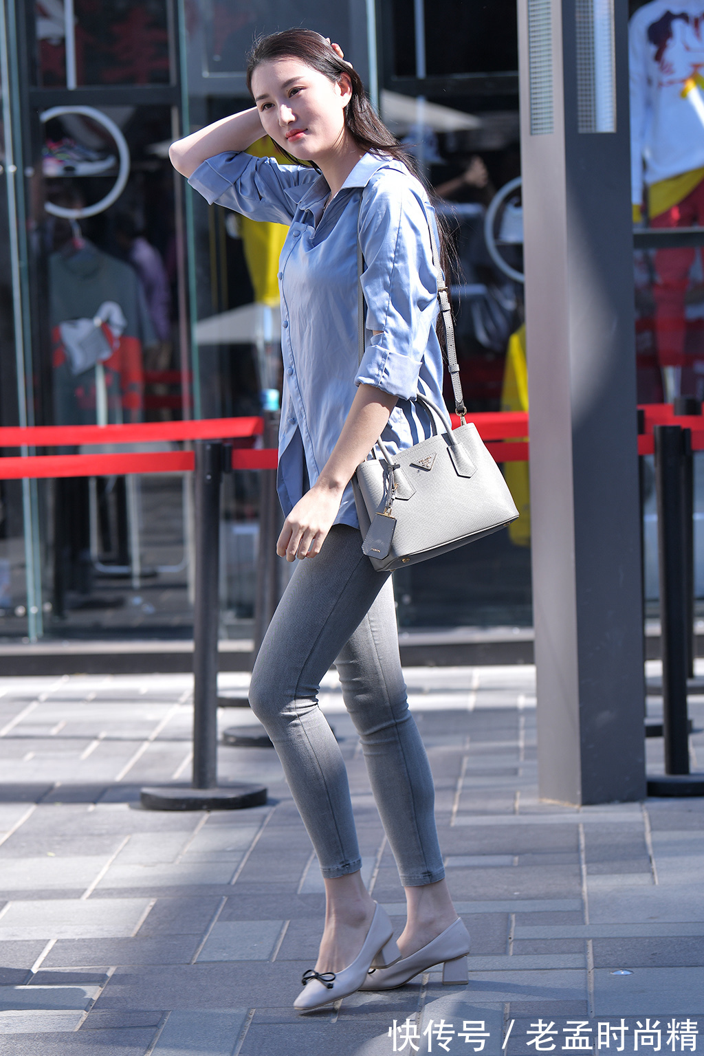 气韵|衬衫配牛仔裤,穿出初秋简单的美,时尚干练又显成熟的气韵