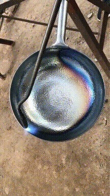 |搞笑GIF：都建功立业了，还是改不掉看见妹子就想抱的冲动