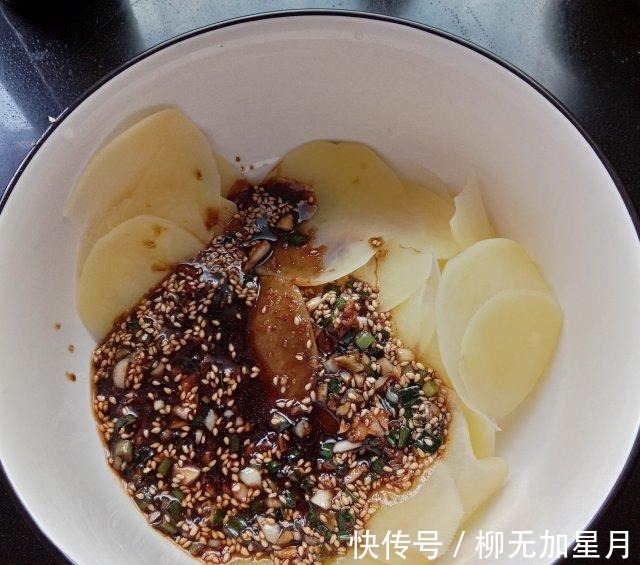 美食天下|凉拌土豆片，简单一拌，开胃又省事！