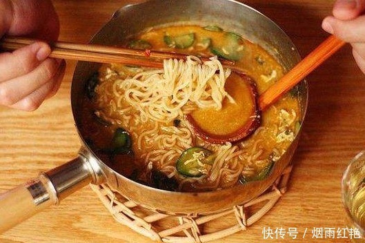 受欢迎|康师傅最不受欢迎的4款泡面,一个比一个难吃,最后一个难以下咽