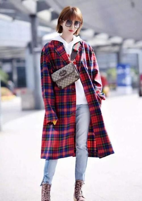  羊绒|呢大衣不吃香了！如今流行“羊绒大衣”，搭配这几条裤子最好看