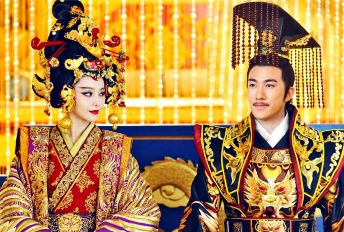 固伦荣宪公主|中国古代有位女子,穿龙袍下葬,武则天也仅仅是凤袍,这是为何