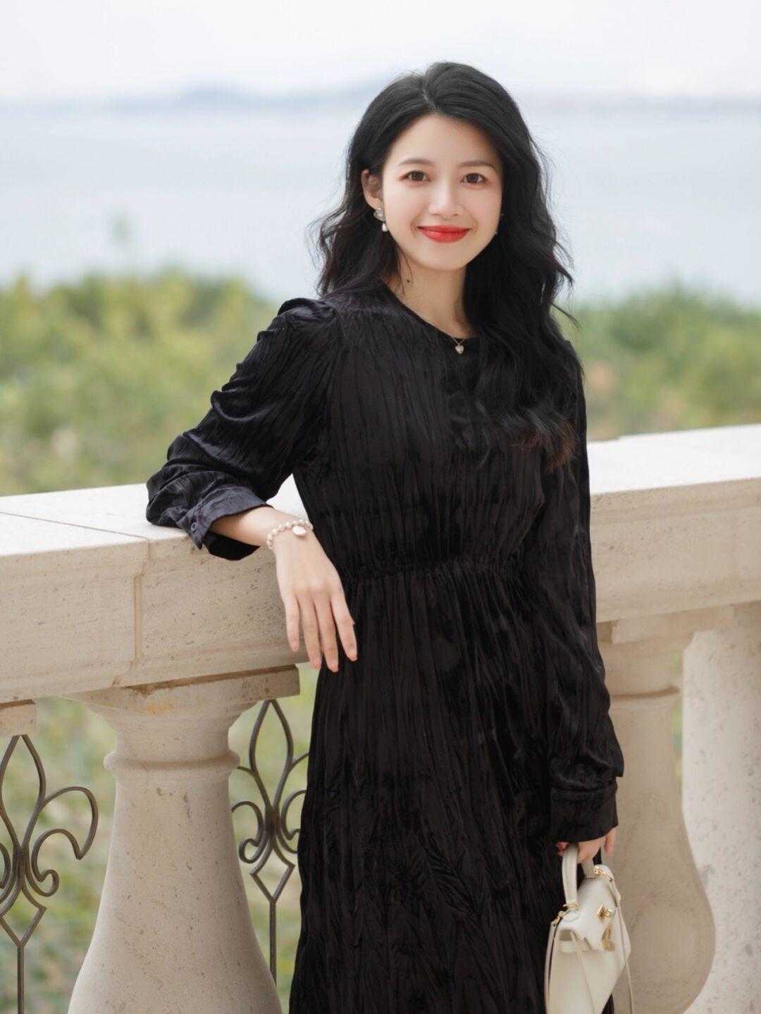 碎花裙|春天穿连衣裙就试试这些基础款,清新减龄又温柔,谁穿谁美