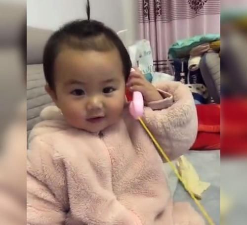 天线宝宝|萌娃用卡通手机给爸爸打电话走红,网友:准确抓住了每句话的精髓