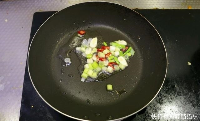 入味|花菜应该直接炒还是先焯水?看看大厨正确做法,花菜入味不油腻