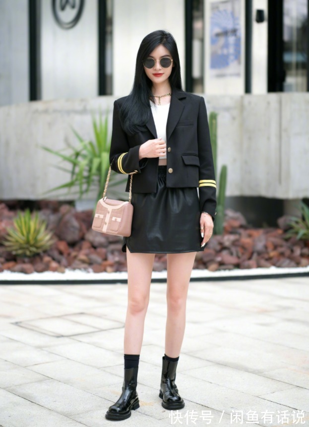 搭配|初秋穿裙子别总配单鞋,今年流行这三双鞋,时髦显高还很有女人味