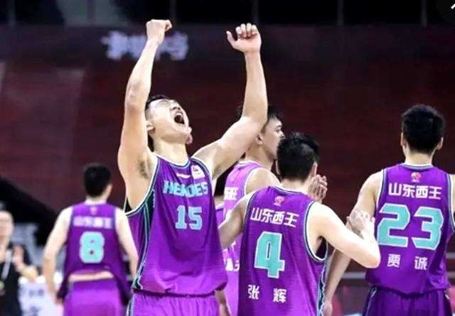 比赛|豪华教练团发威,山东男篮轻取四川,徐长锁赛后收获三大喜讯