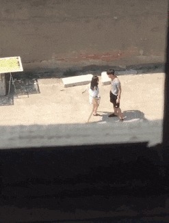 |搞笑GIF:姑娘真的好漂亮,找个这样的女朋友还不错吧!