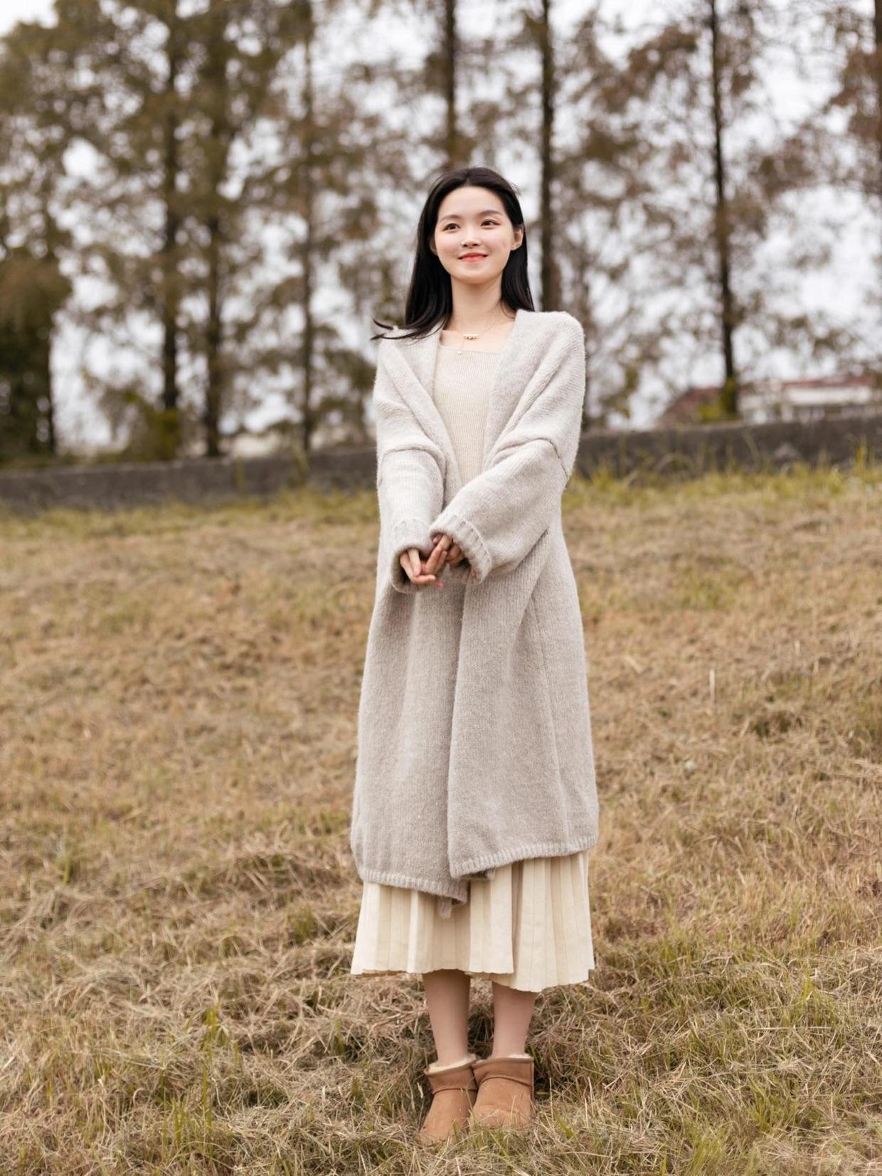 小姐姐 越简约越高级,冬日里不能少的开衫搭配,谁穿谁好看