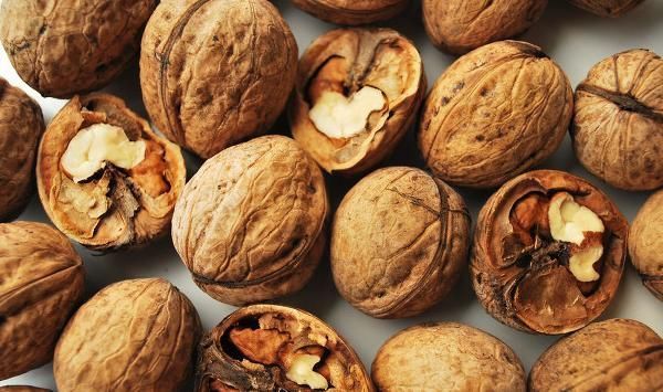 黑芝麻|头发不断变白,坚持每天吃些天然乌发食材,头发乌黑又茂密