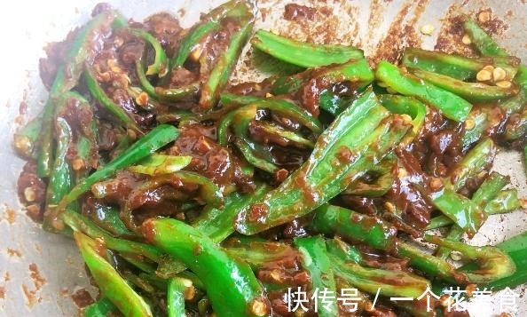 素辣椒|酱炒鸡蛋辣椒，简单的食材，不简单的美味！好吃下饭，太香了！