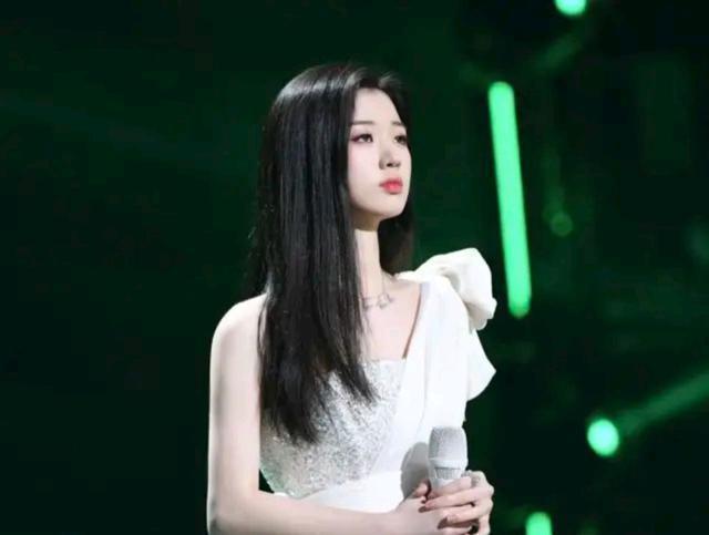 她是好声音最惨冠军,夺冠1个月无人问津,2个月结束歌手生涯