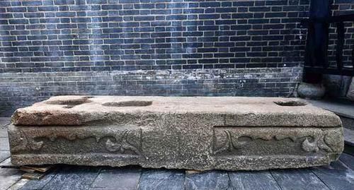 古人讲“夏不睡石,秋不睡板,春不露脐”,何意?生活中不妨留意