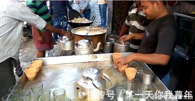 印度|印度大哥卖奶茶，一杯5元1天能卖1000杯，我国小伙你杯子咋洗的