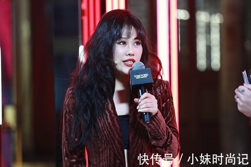 成熟|30+的袁娅维脸部好显“富态”,不过身材挺好,大女人风穿搭真赞