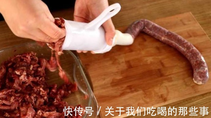 灌腊肠时猪肉洗不洗?很多人做错,难怪腊肠不嫩不香,还长霉变臭