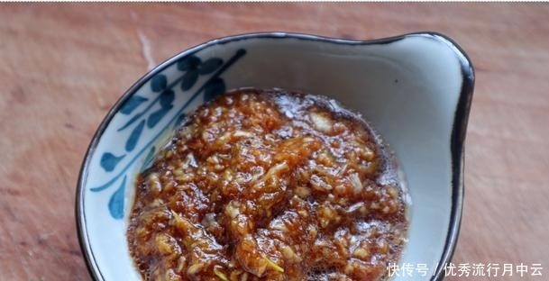 我家年夜饭之蒜泥肘子,不红烧不油炸,做法简单,家人都喜欢