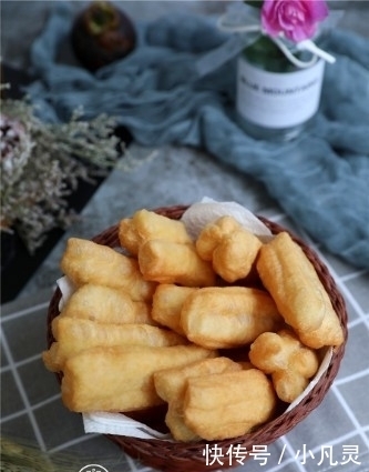 油条自己在家做,蓬松香软又清爽,好吃不油腻,比市售的健康