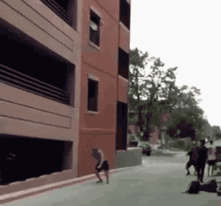 |搞笑GIF段子:不是说女追男隔层纸吗?这也太好追了吧,哈哈哈哈