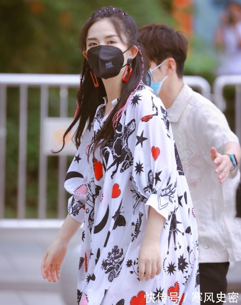 快乐家族|谢娜回归快本直播!线上观看人数破千万!赵丽颖加入娜娜回归首秀