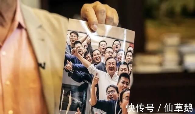 电梯|华为电梯超载,一小伙:请最后进的老同志出去!任正非悄悄出去了