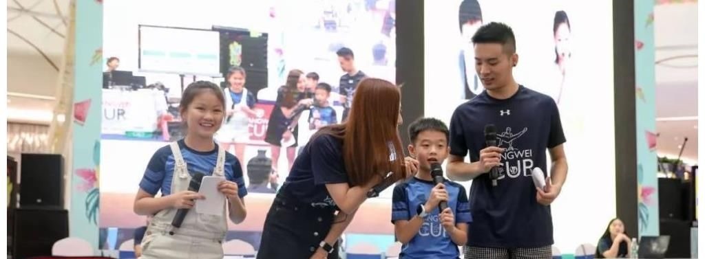 他是《爸爸去哪儿》的杨阳洋,今11岁,腿就和爸爸一样长了!