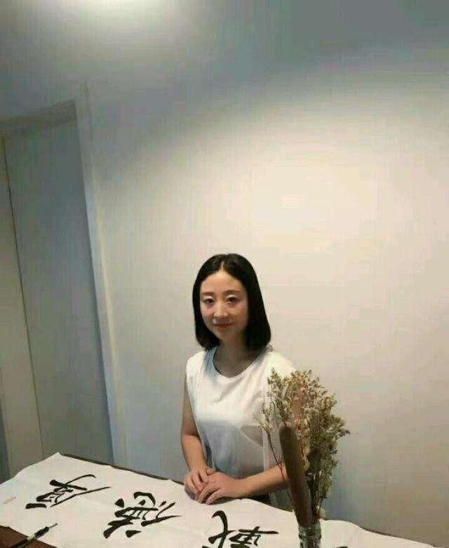 汗颜|美女书法家被父亲强迫学习书法，转眼二十年，专家看了都汗颜