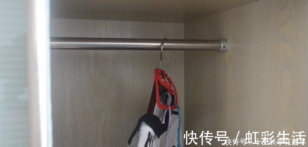 桶装水上的塑料提手别扔了,留在家里有大用处,看完去试试